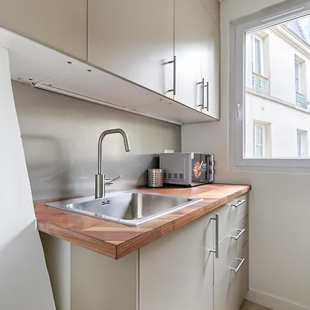 Daire Montmartre Seveste Ii Magnifique 2br Paris