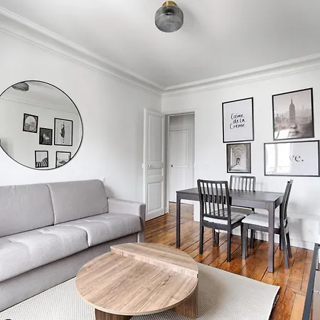 Daire Montmartre Seveste Ii Magnifique 2br Paris